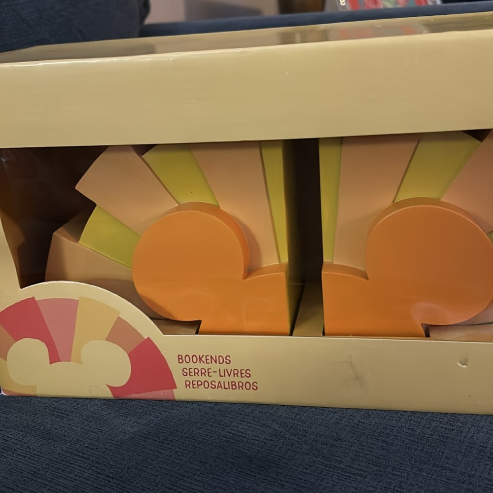 DISNEY BOOK ENDS